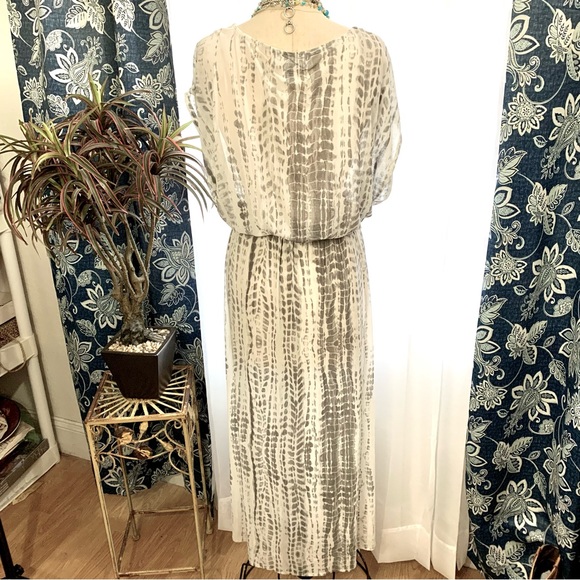 Love Is For Eternity maxi cover-up in a white and gray color combo- L - Picture 7 of 13